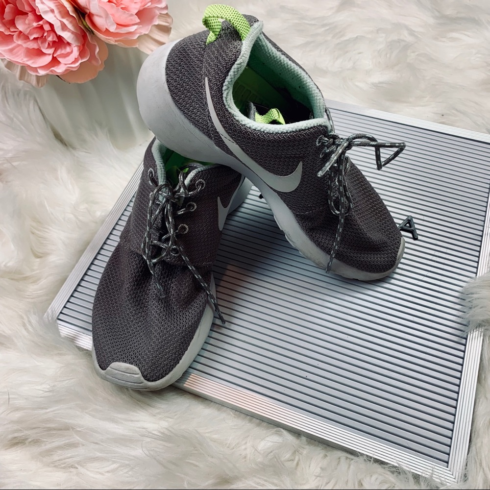 GUC Gray Nike Roshe One’s - Picture 4 of 5
